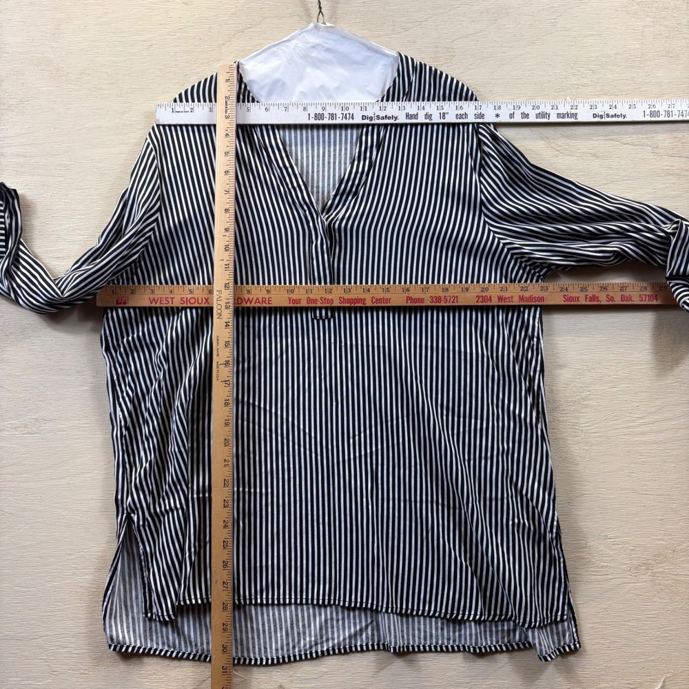 Lord & Taylor Woman Black White Striped V-Neck Blouse Top 1X Plus Size Viscose